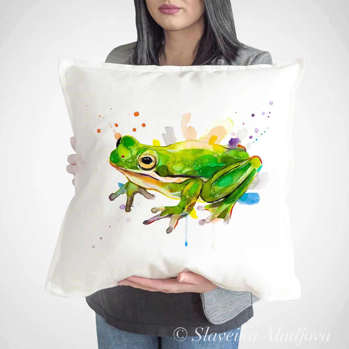 Cushion with a watercolour green tree frog print