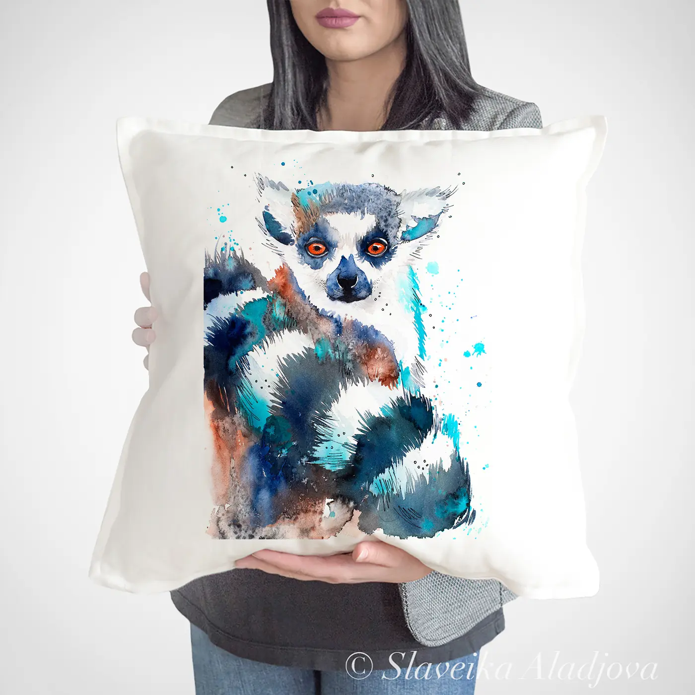 Cushion with a watercolour lemur print